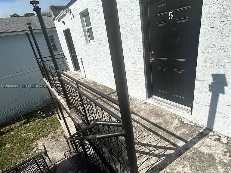 1740 NW 1st Pl #5 — Photo 11