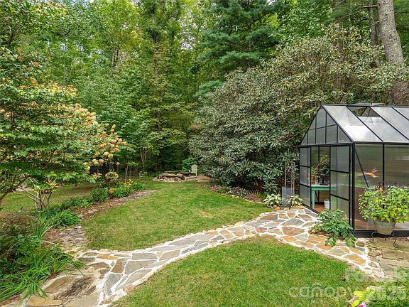 38th image of 85 Chestnut Hill Rd