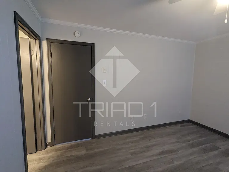 804 Meadow Ridge Ct — Photo 12