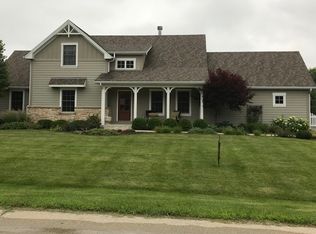 30875 Royal Oak Rd, Genoa, IL 60135
