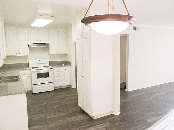 Fairview Apartments — Photo 6