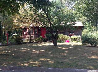 10 Van Buren Ct, Nesconset, NY 11767