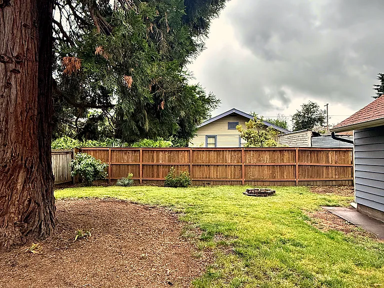 8048 SE Ellis St — Photo 47