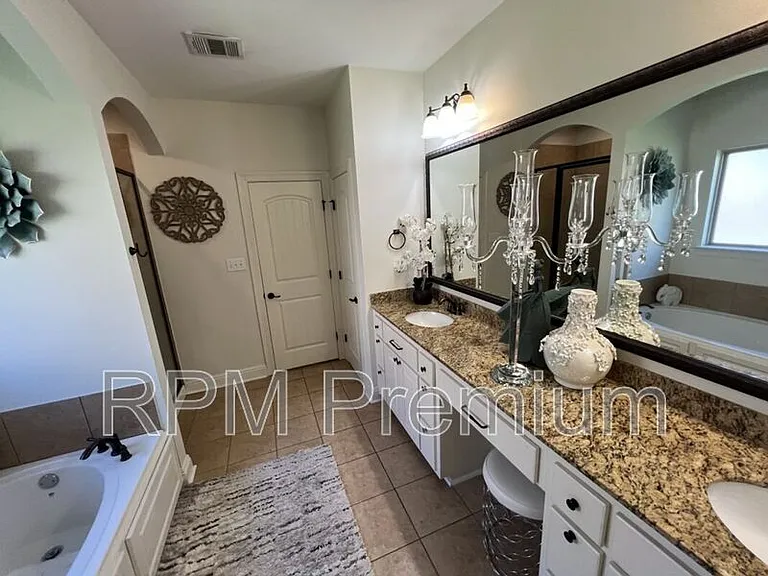 2913 Country Lakes Ave — Photo 21