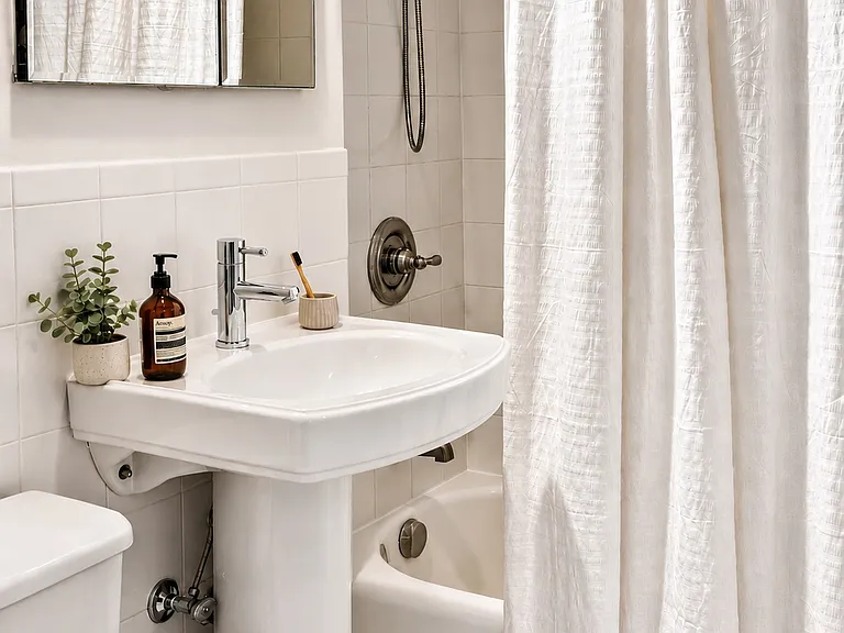 33 Greenwich Ave #9L — Photo 6