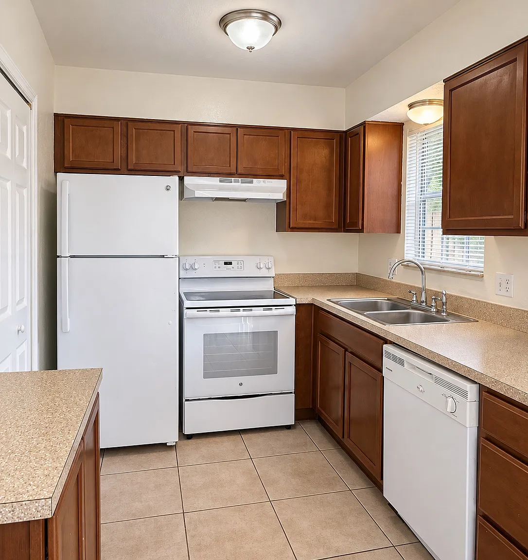 2 bed, 1.5 bath, 890 sqft, $1,600 — Photo 1