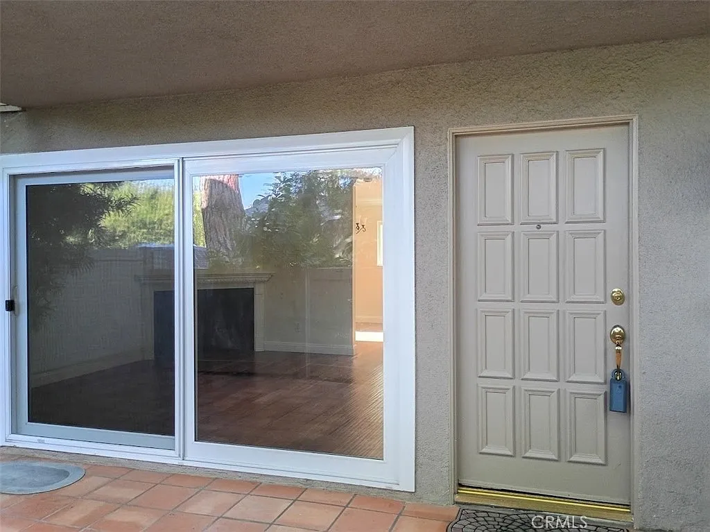 3 bed, 2.5 bath, 1702 sqft, $4,350 — Photo 3