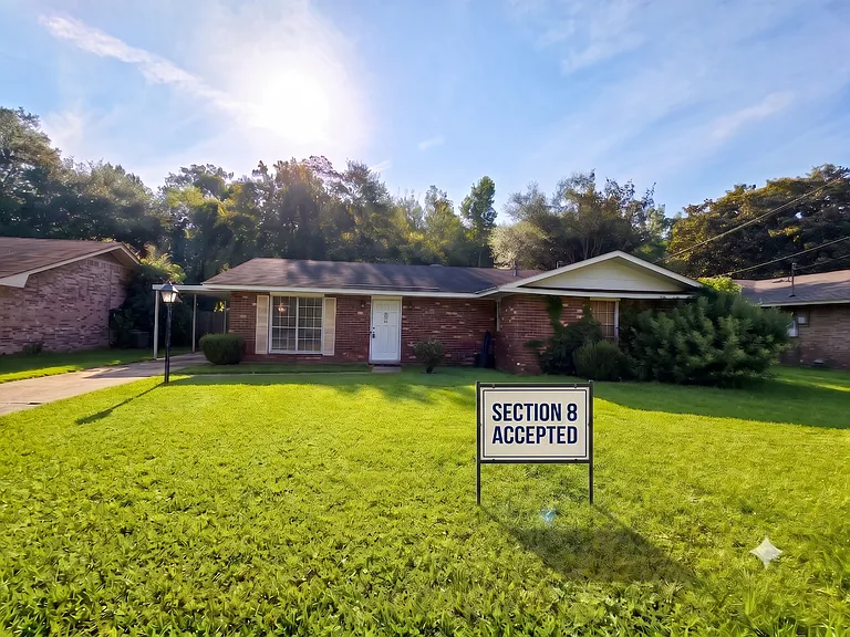 6520 Pinebrook Dr — Photo 1