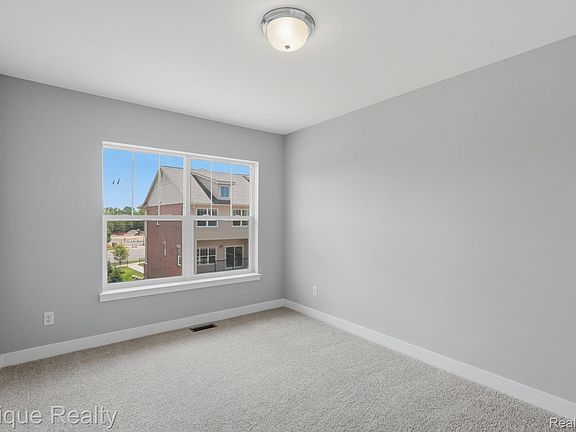 5th image of 25550 Grandview Ln #39