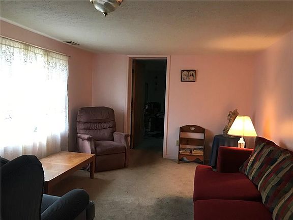 5th image of 715 Blaine Ave