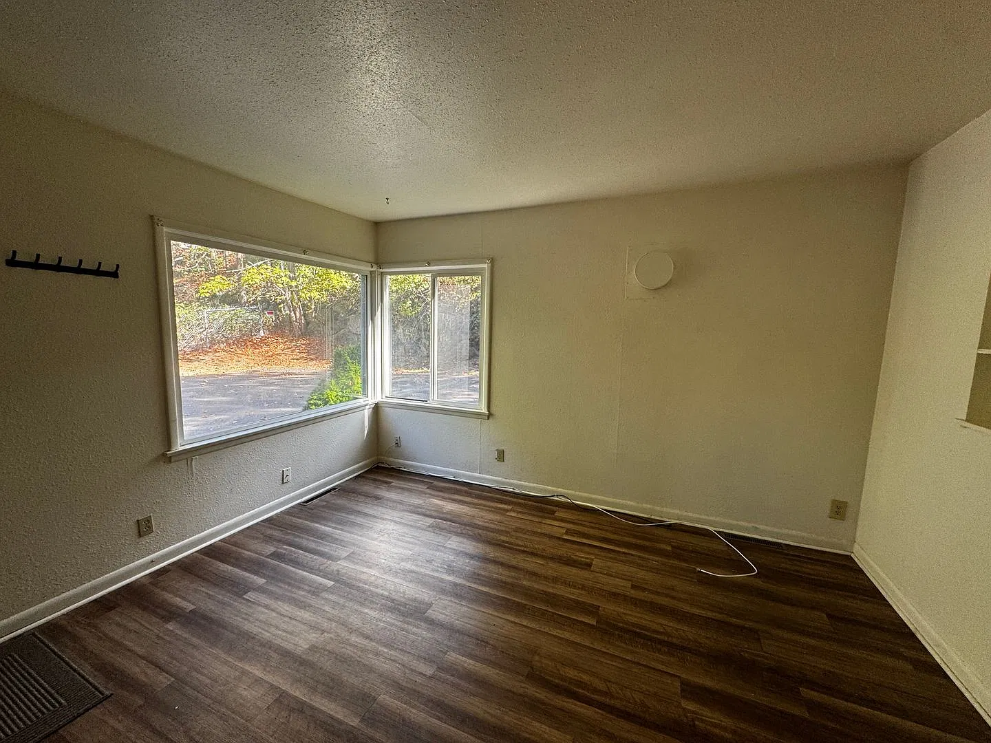 4-Bedroom Plus Bonus Rooms Bremerton Home — Photo 4