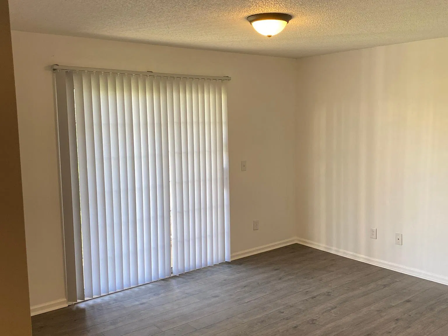 2 bed, 700 sqft, $1,150 — Photo 3