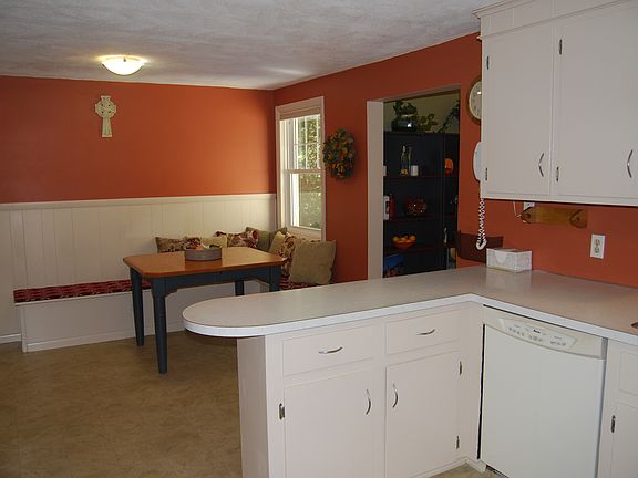2nd image of 9 Taylor Cir