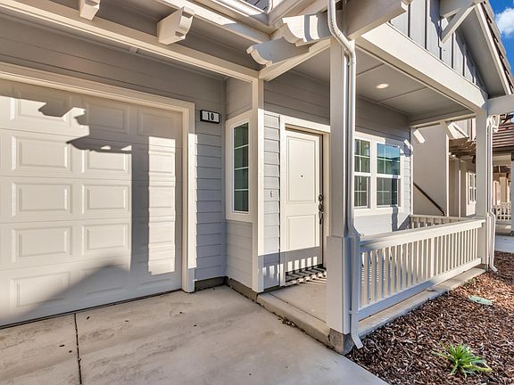 5th image of 10 Lake House Ct