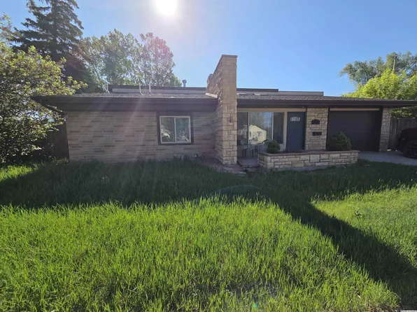 867 N 9th St, Laramie, WY 82072