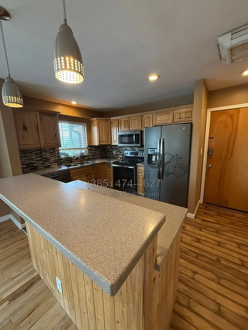 2 bed, 1.0 bath, 870 sqft, $1,250 — Photo 2