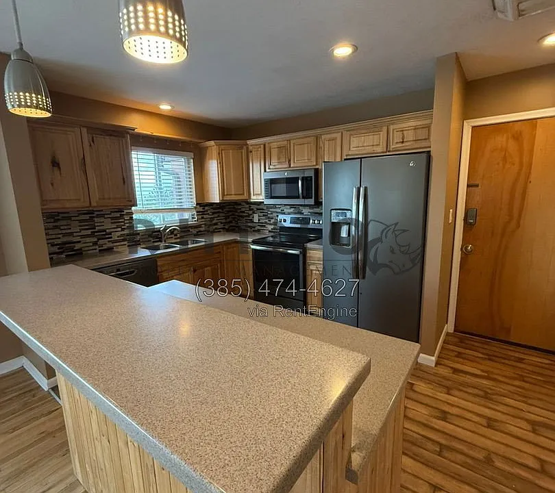 615 E Grand St #3