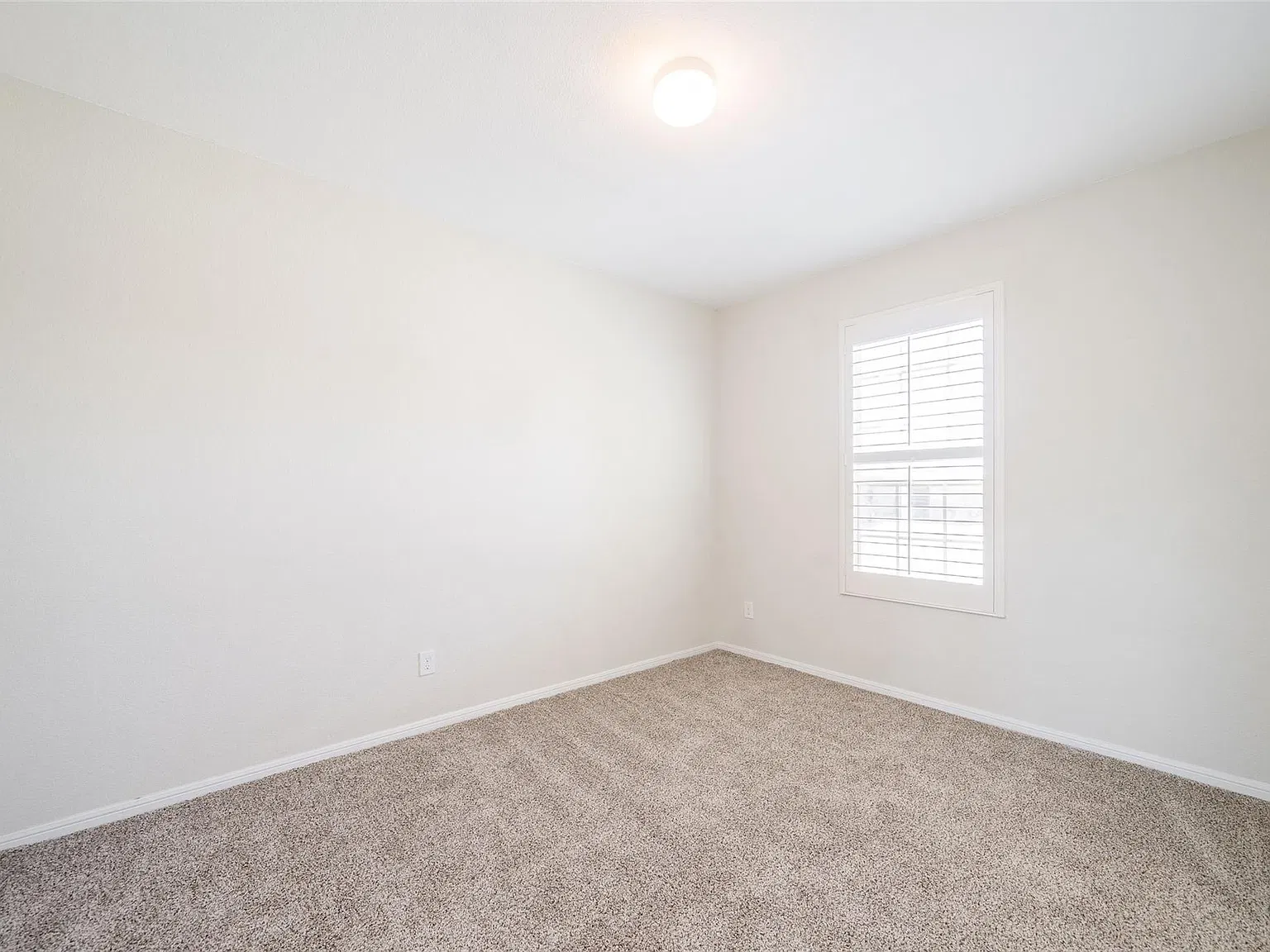 4 bed, 3.0 bath, 2809 sqft, $2,499 — Photo 3