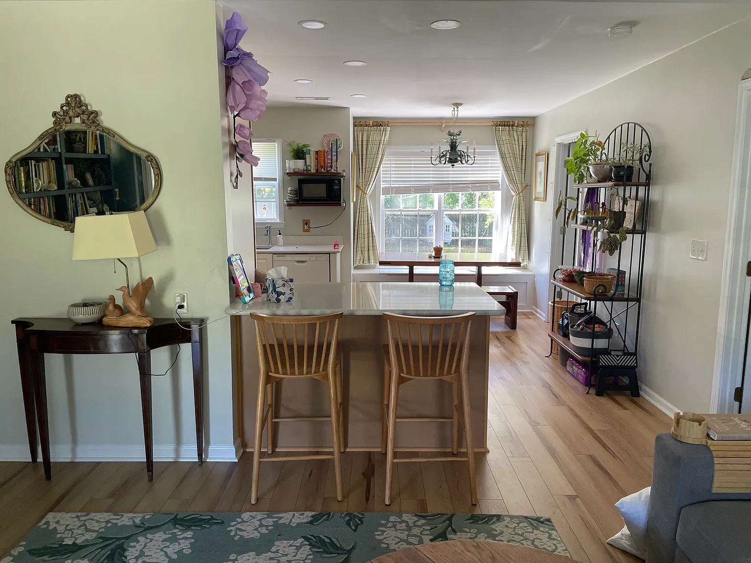 3 bed, 1200 sqft, $1,900 — Photo 4