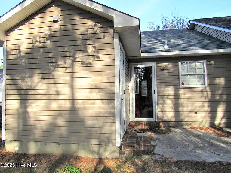 108 Glenside Ct — Photo 2