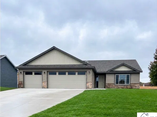 350 Stoneridge Ln NE, Owatonna, MN 55060
