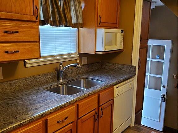 3rd image of 6710 Forest Ave