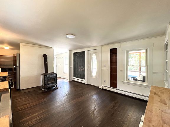4th image of 10 Pleasant Street