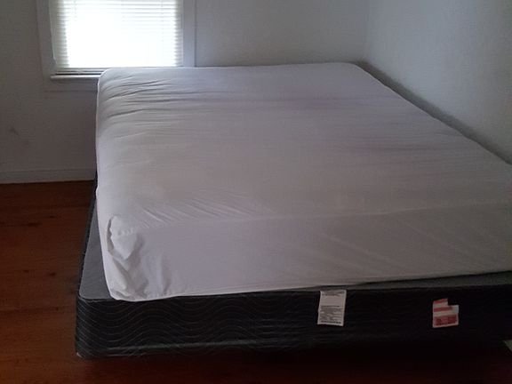 Bedroom (bed has been removed)