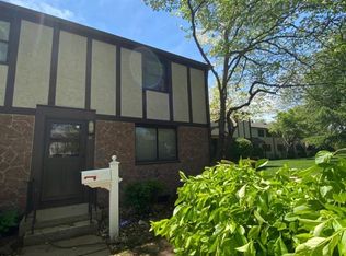 11 Kate Ln, Metuchen, NJ 08840