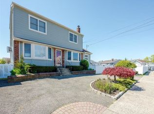 2674 Lee Pl, Bellmore, NY 11710