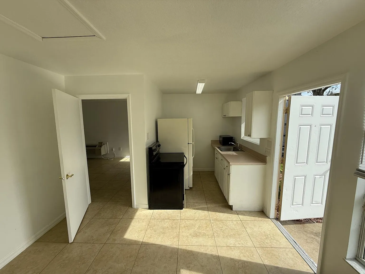 1 bed, 790 sqft, $1,100 — Photo 2
