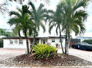 660 W 70th Pl, Hialeah, FL 33014