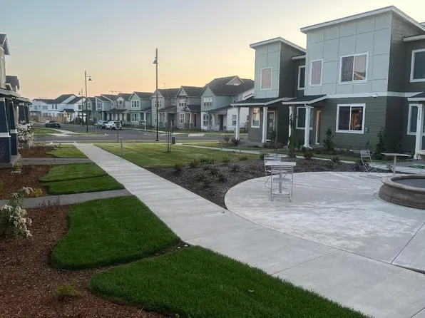 3363 SE Equinox Ln, Hillsboro, OR