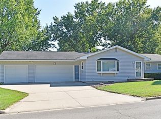 102 Columbus Dr, Marshalltown, IA 50158