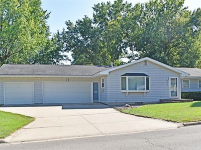 102 Columbus Dr, Marshalltown, IA, 50158