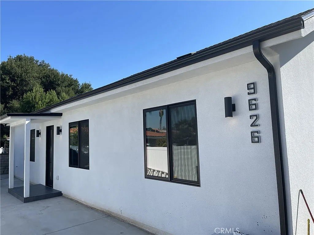 3 bed, 1200 sqft, $4,200 — Photo 1