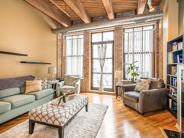 1040 W Adams St #309 — Photo 2