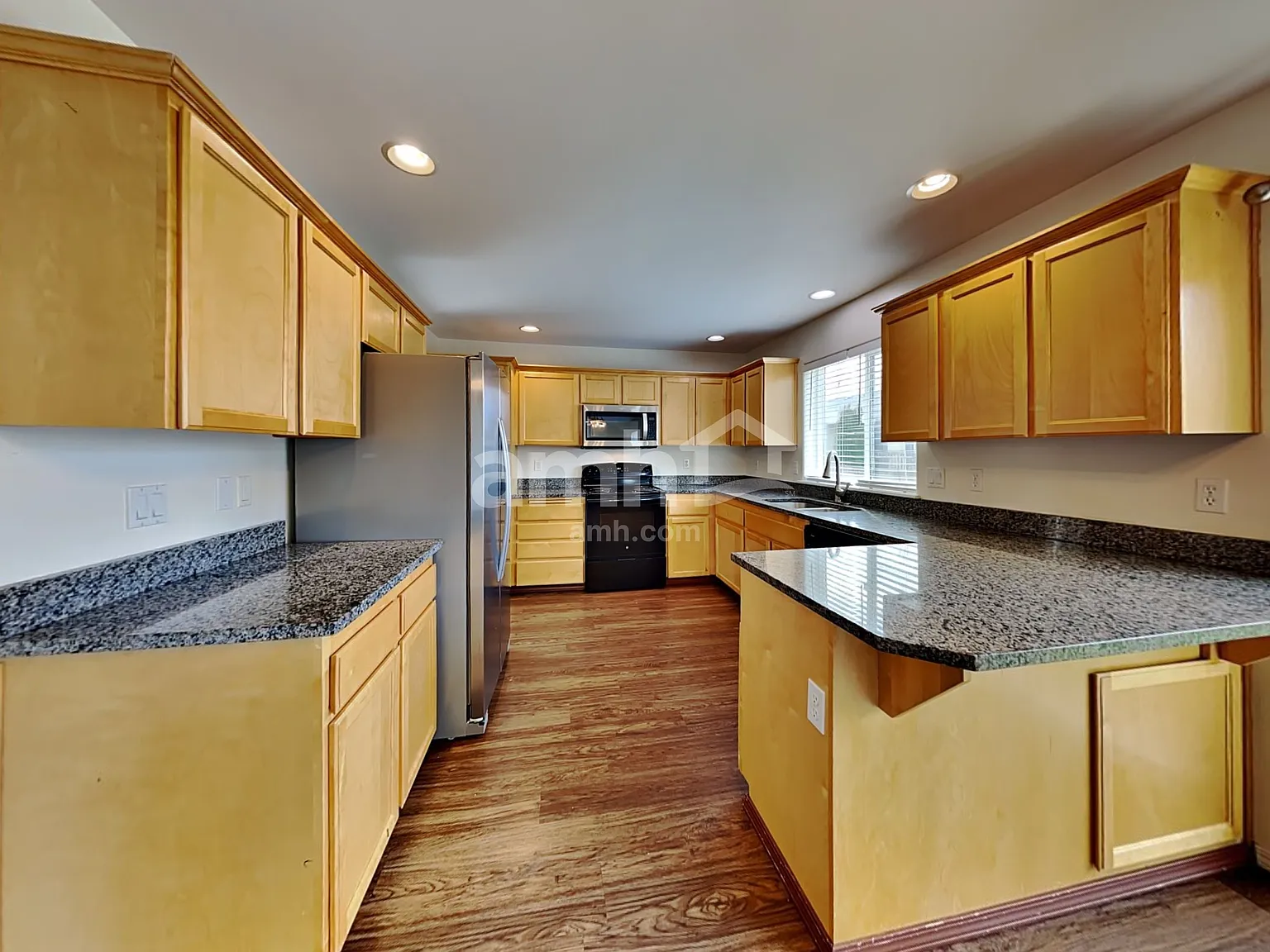 4 bed, 2.5 bath, 1957 sqft, $2,890 — Photo 3