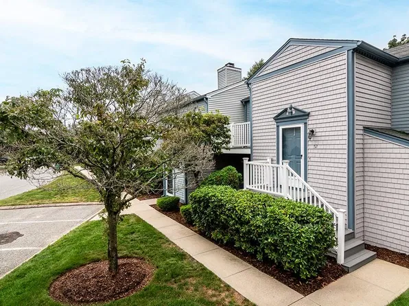 1 Willow Glen Cir APT 52, Warwick, RI 02889