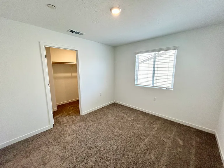 4417 Bellaire Ave — Photo 12