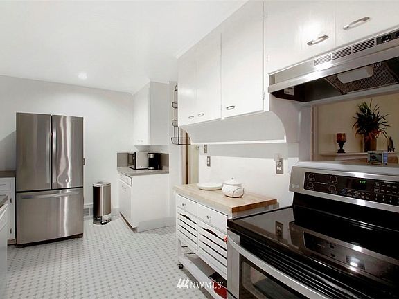 5th image of 12416 Avenue Dubois SW