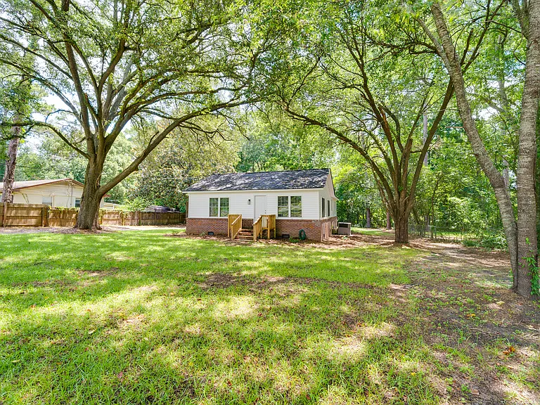 706 E Pinetree Blvd — Photo 5