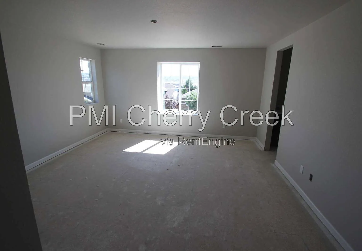 4 bed, 2.5 bath, 2640 sqft, $3,200 — Photo 2