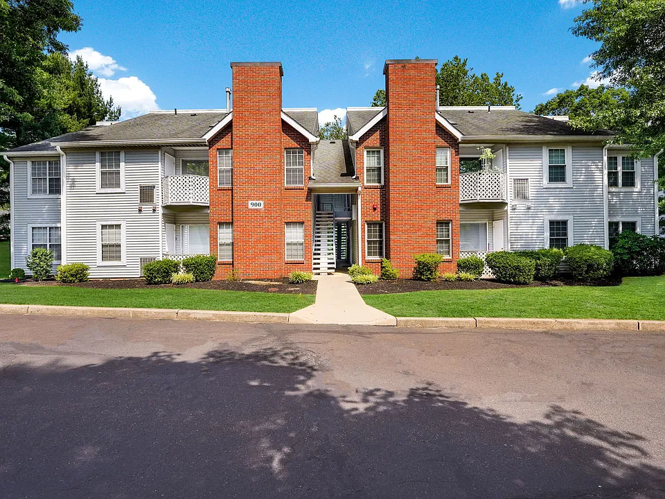 907 Diamond Dr