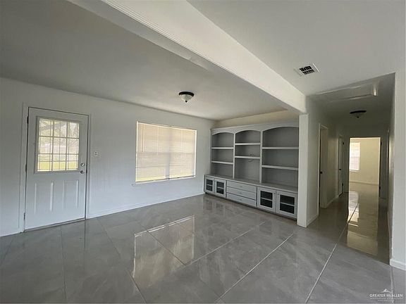 3rd image of 610 W Jones Ave