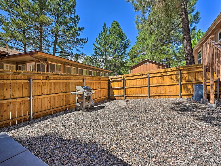 325 E Oak Dr — Photo 15