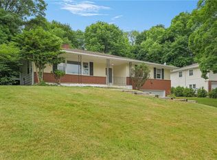 10 Manor Way, Poughkeepsie, NY 12603