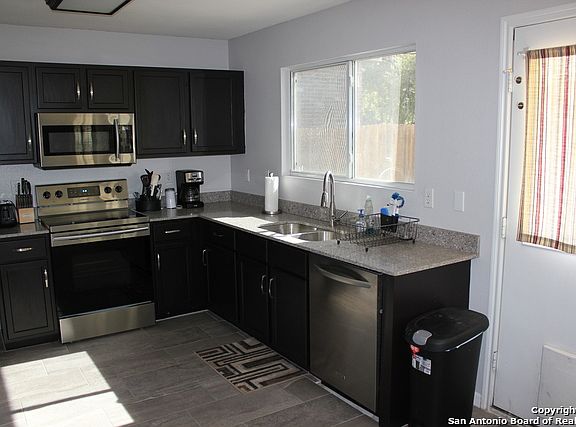 5th image of 155 Birchwood Bay