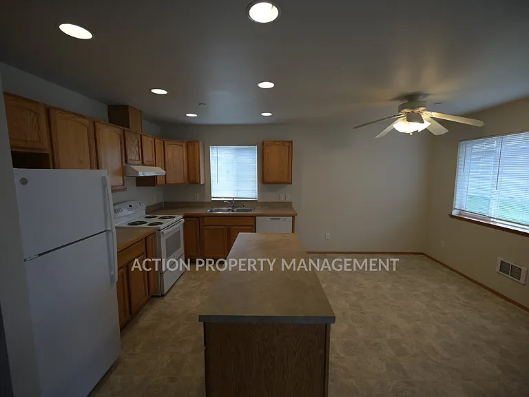 1312 Campbell Ave #8 — Photo 16