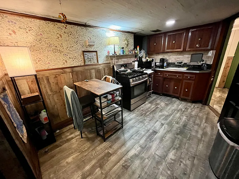 1426 W Highland Ave #BASEMENT — Photo 9
